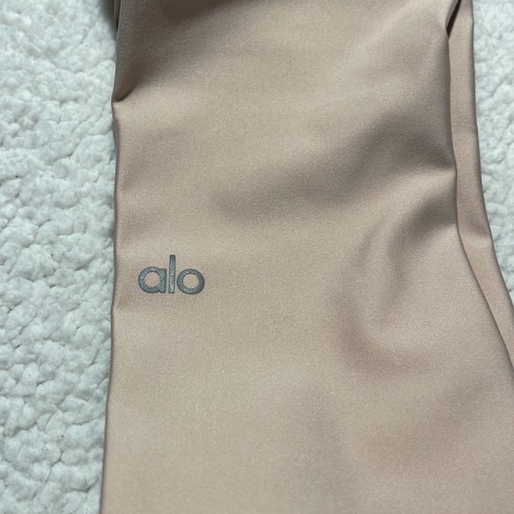 Women’s Alo Yoga Airlift Light Pink Leggings - Picture 5 of 5